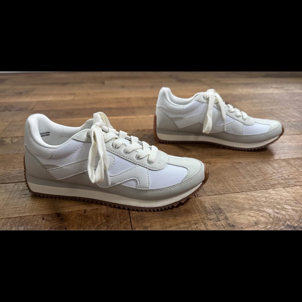 Universal Thread Sneakers - Picture 5 of 7